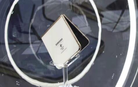 联通携手三星推出奥运纪念版折叠屏手机 全球限量5000部