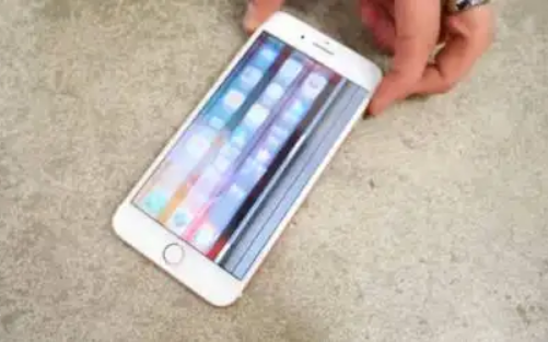 手机屏幕出现彩色条纹的原因 常见的三种屏幕类型
