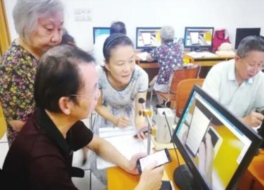 中国移动开展银发服务活动助力老年人掌握数字技巧