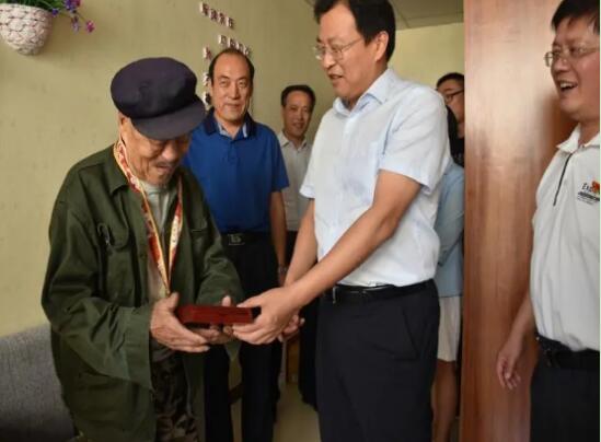 中国电信沧州分公司组织退伍军人慰问活动 切实传承红色精神