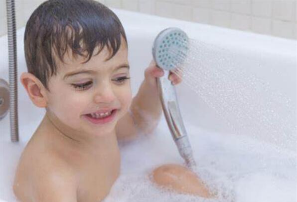 为什么会在梦里梦到小男孩洗澡呢？梦到小男孩洗澡是什么预兆呢？